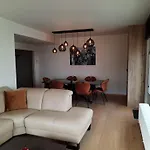 Lichtrijk En Comfortabel Hoekappartement Met Gratis Parking En Zeer Centraal Gelegen - Comme Chez Soi