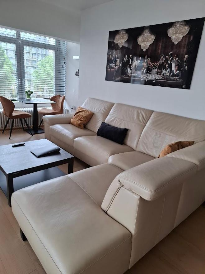 Appartement Lichtrijk En Comfortabel Hoekappartement Met Gratis Parking En Zeer Gelegen - Comme Chez Soi