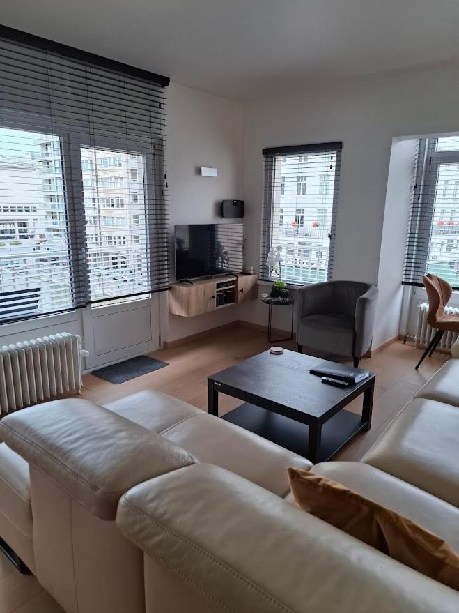 Lichtrijk En Comfortabel Hoekappartement Met Gratis Parking En Zeer Gelegen - Comme Chez Soi Appartement *